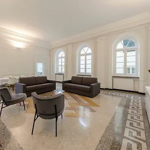 Appartamento Joivy Elegant Flat For 7, In The Heart Of, Genova